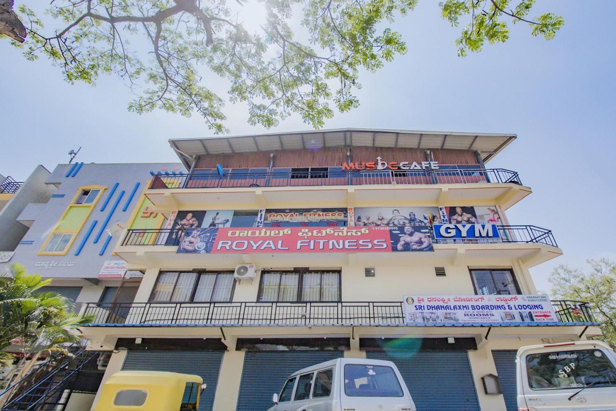 Oyo 79181 Sri Dhanalakshmi Boarding & Lodging Bangalore Exterior foto
